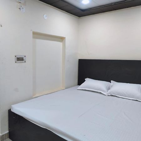 Hotel Crystal Dreams 马图拉 外观 照片