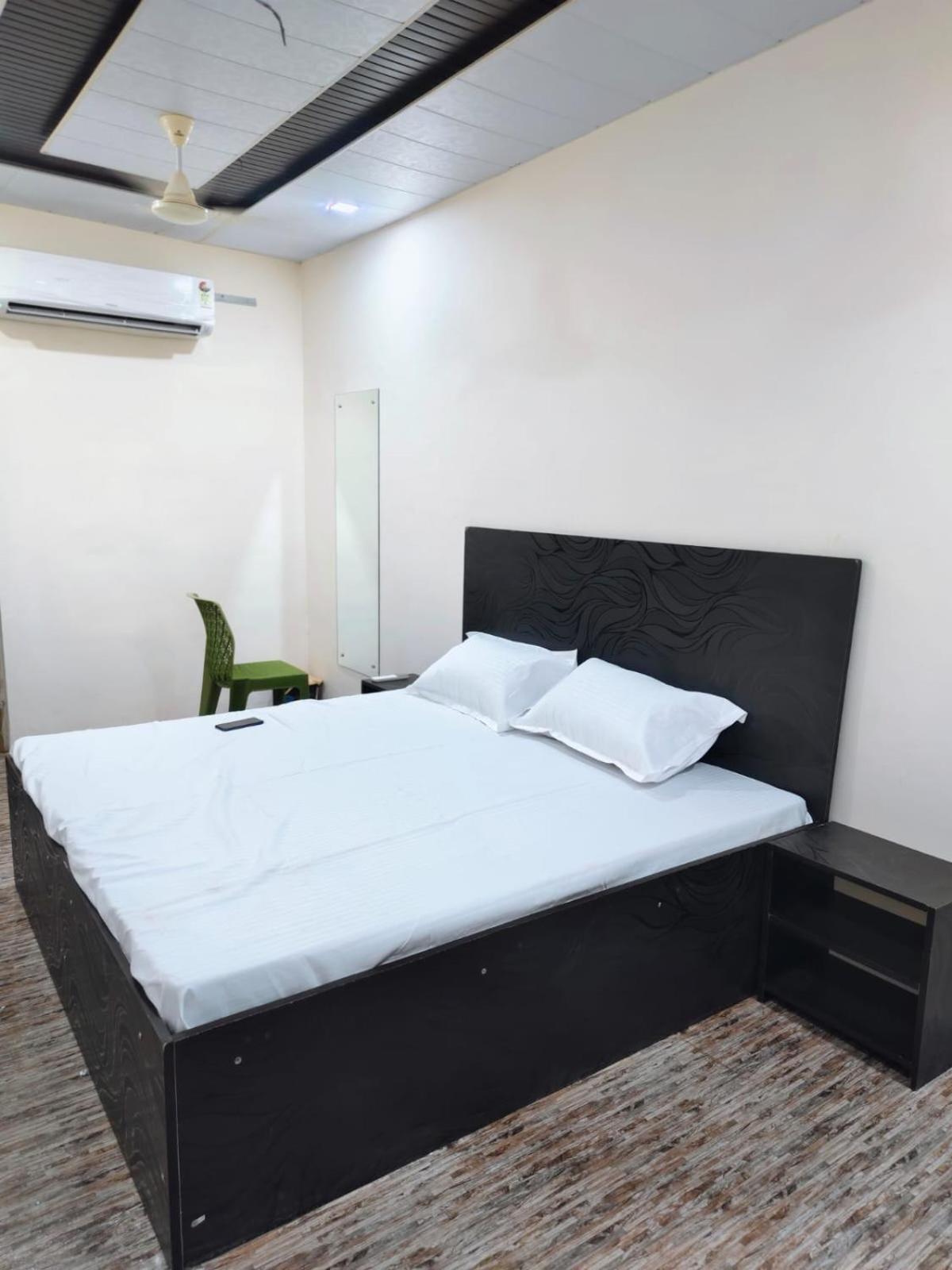Hotel Crystal Dreams 马图拉 外观 照片
