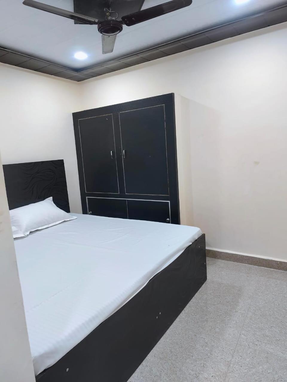 Hotel Crystal Dreams 马图拉 外观 照片