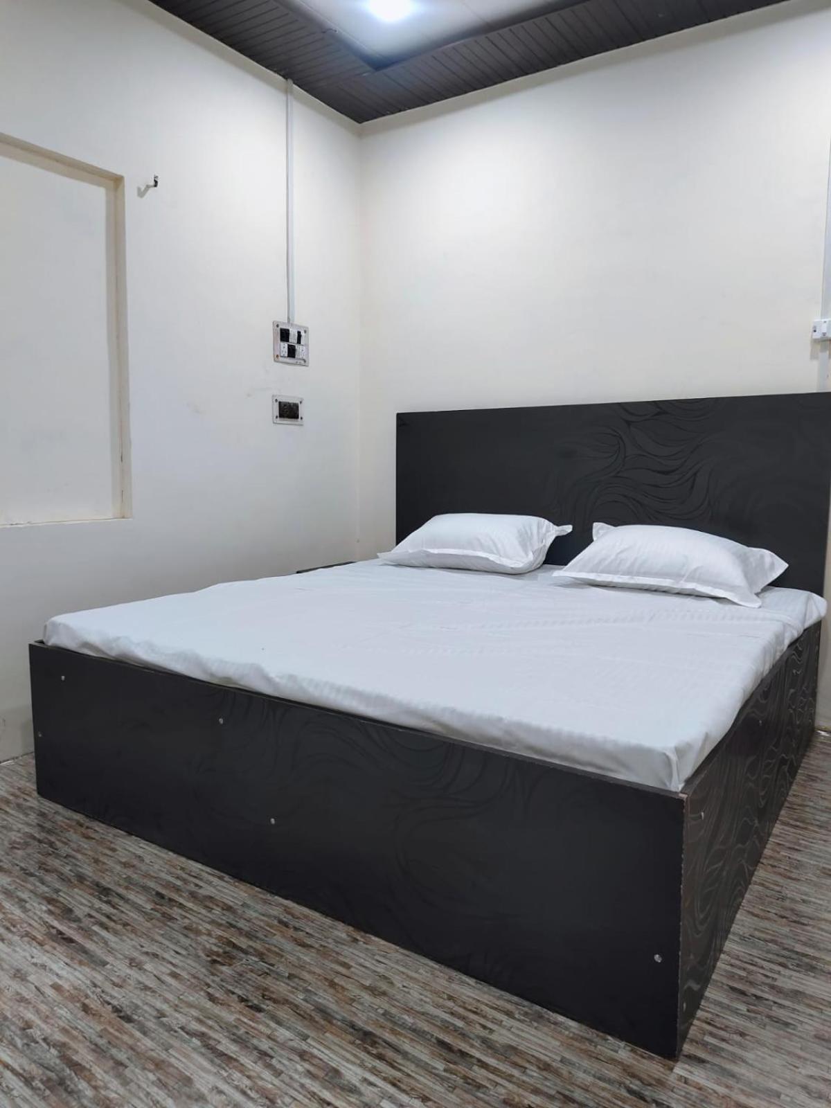 Hotel Crystal Dreams 马图拉 外观 照片