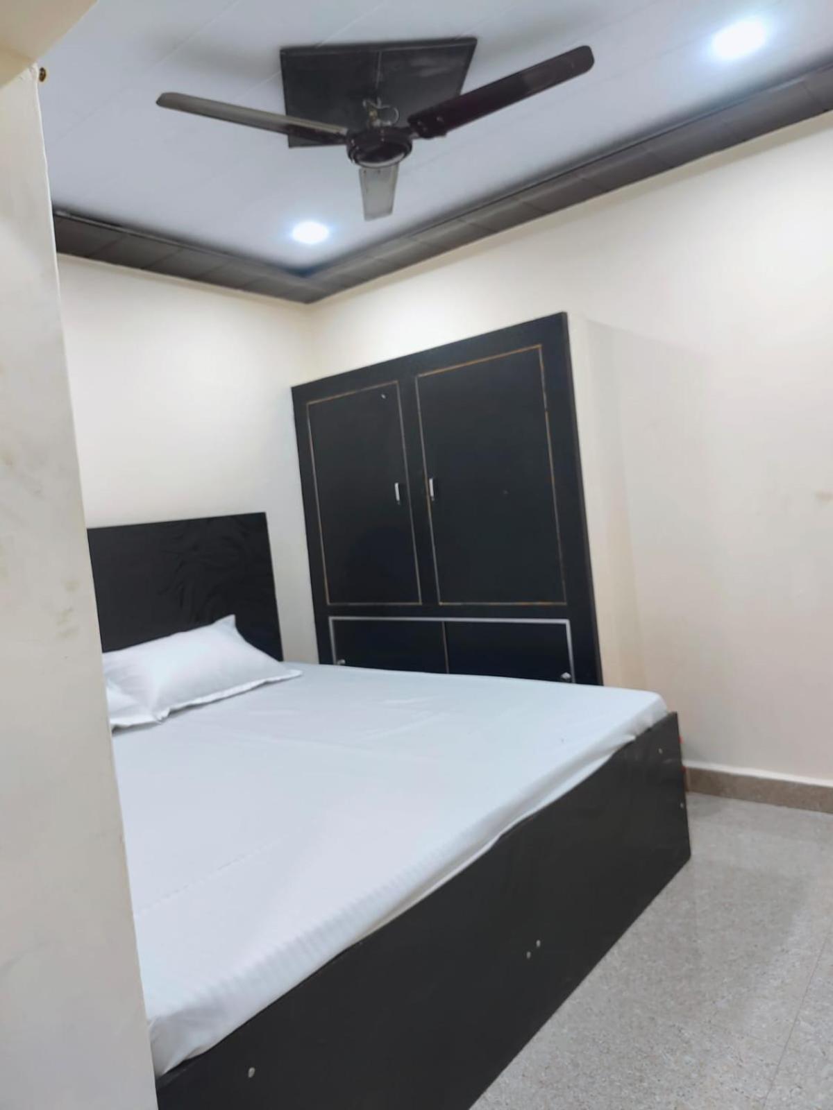 Hotel Crystal Dreams 马图拉 外观 照片