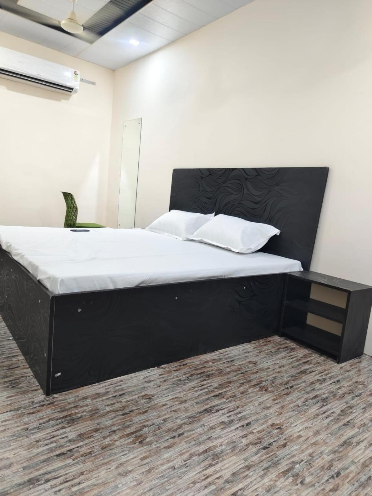 Hotel Crystal Dreams 马图拉 外观 照片