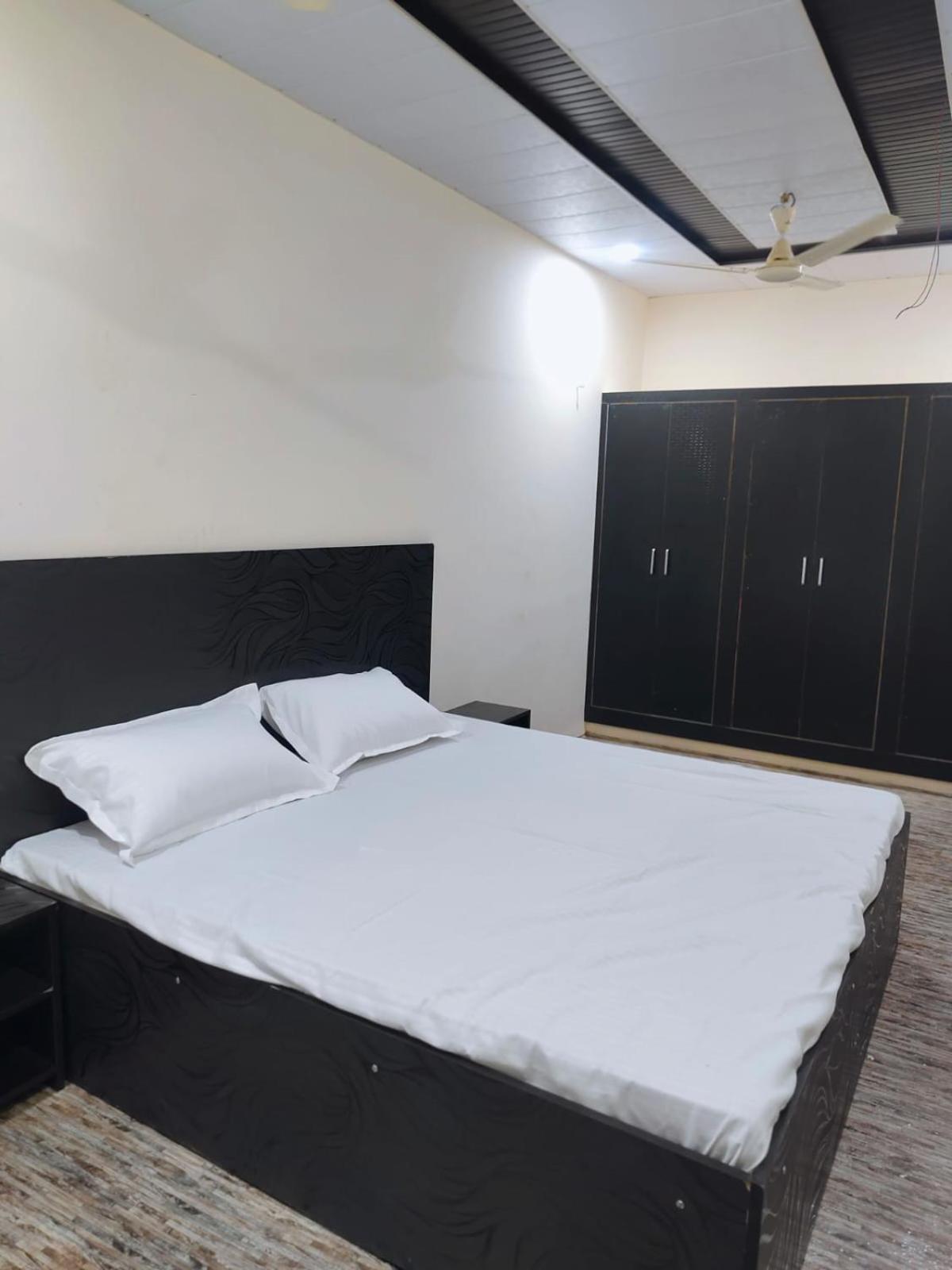 Hotel Crystal Dreams 马图拉 外观 照片